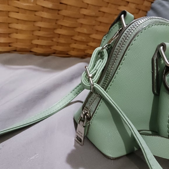 Like-New STEVE MADDEN Crossbody Bag - Picture 5 of 14
